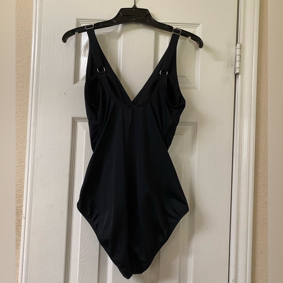 Jantzen Women's Solid Black Surplice One Piece Ruched Swimsuit Size 6 - Picture 8 of 14